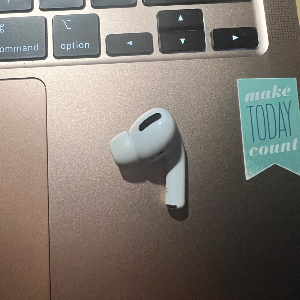 Right air pod pro 1st gen
